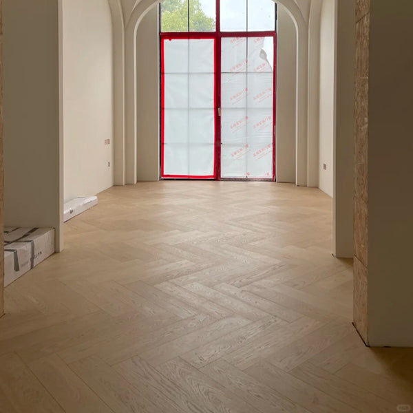 Laminated Prefinished Oak Solid Hardwood Flooring for Hotel & Office Spaces